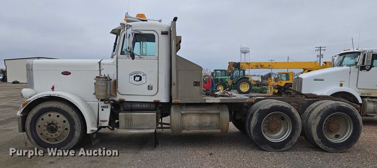 image for item ET5362 1981 Peterbilt semi truck