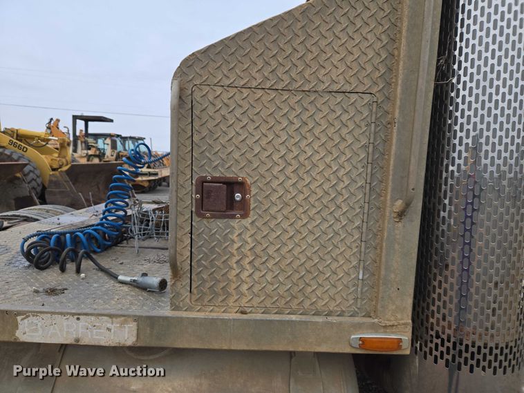 image for item ET5362 1981 Peterbilt semi truck