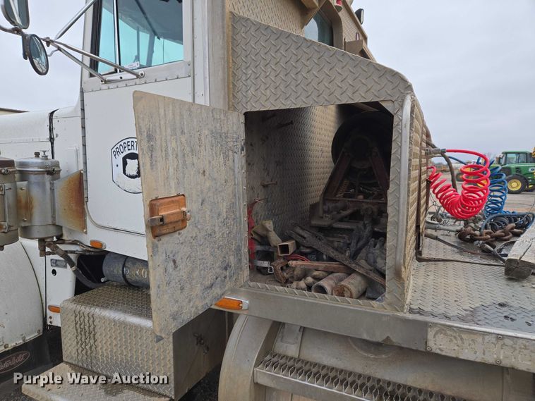 image for item ET5362 1981 Peterbilt semi truck