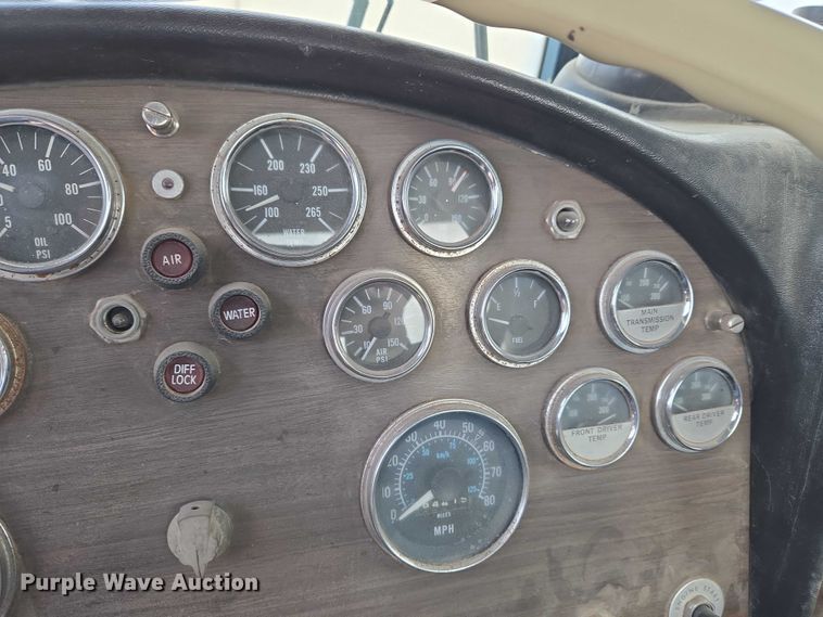 image for item ET5362 1981 Peterbilt semi truck