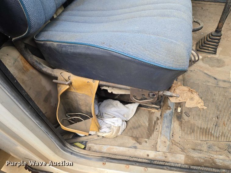 image for item ET5362 1981 Peterbilt semi truck