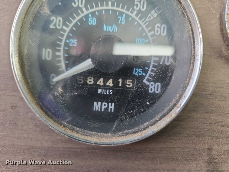 image for item ET5362 1981 Peterbilt semi truck