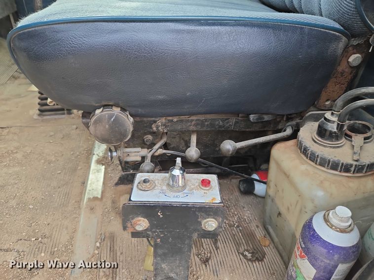 image for item ET5362 1981 Peterbilt semi truck