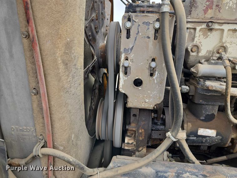 image for item ET5362 1981 Peterbilt semi truck