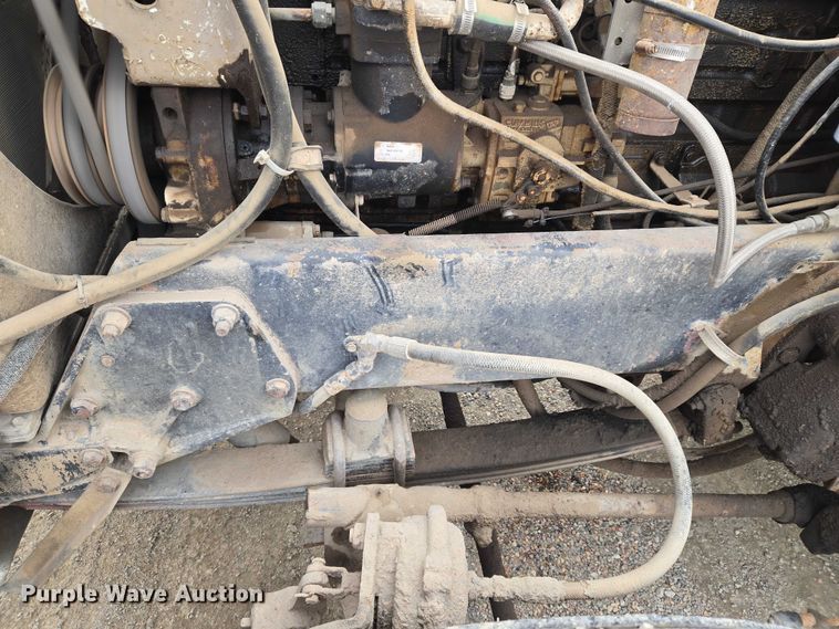 image for item ET5362 1981 Peterbilt semi truck