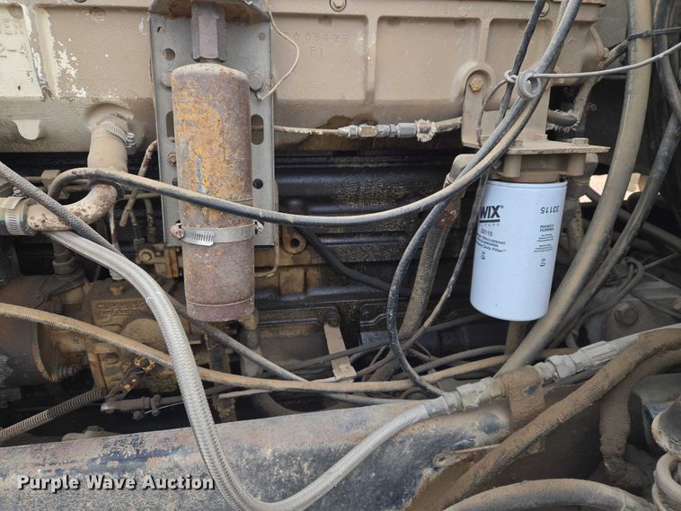 image for item ET5362 1981 Peterbilt semi truck