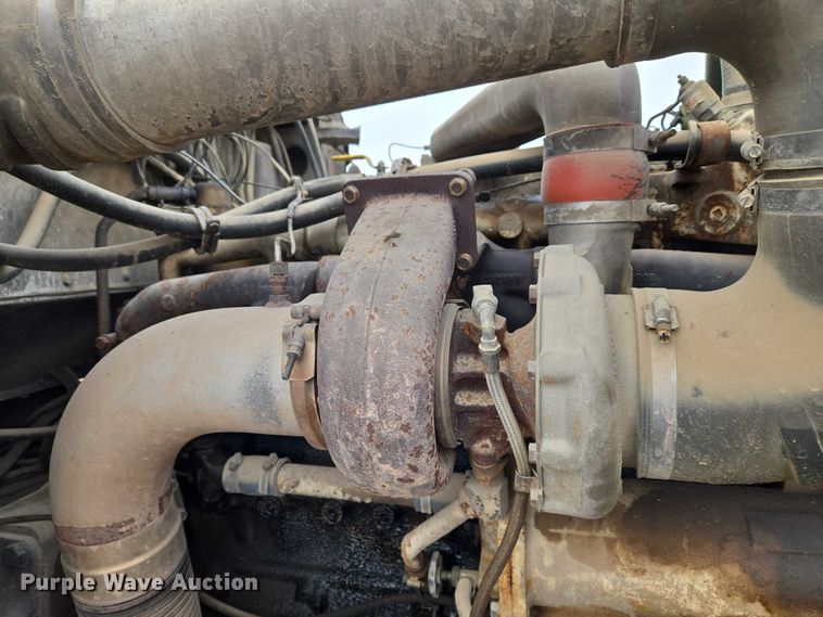 image for item ET5362 1981 Peterbilt semi truck