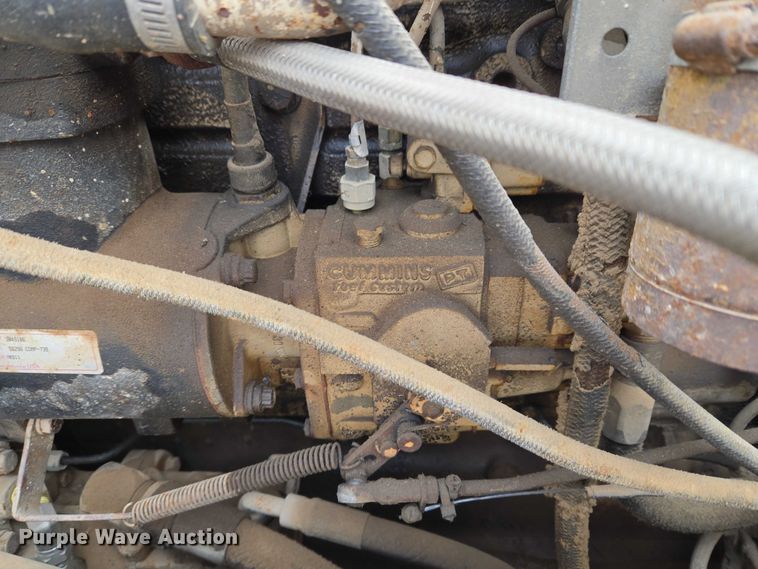 image for item ET5362 1981 Peterbilt semi truck