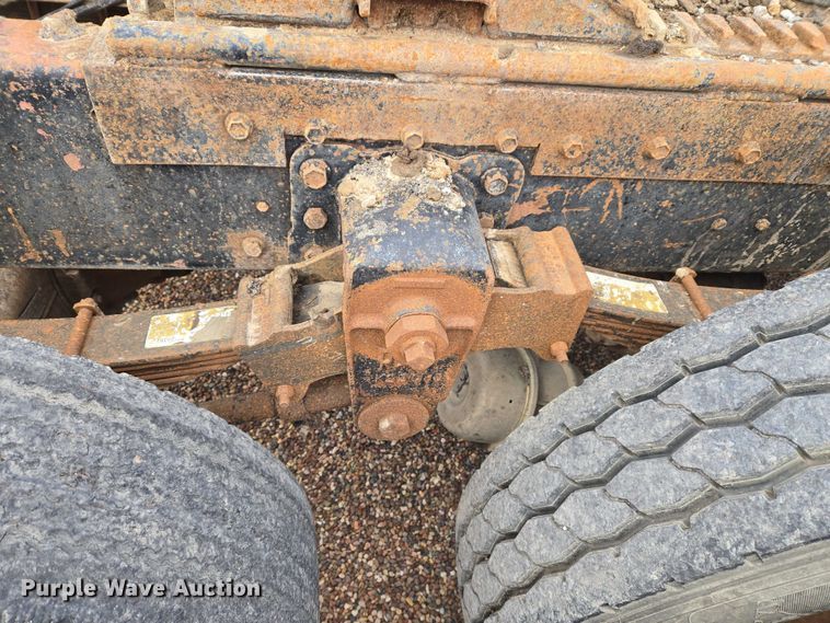 image for item ET5362 1981 Peterbilt semi truck