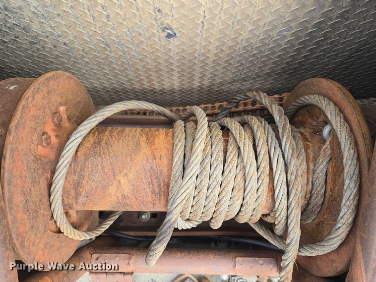 image for item ET5362 1981 Peterbilt semi truck