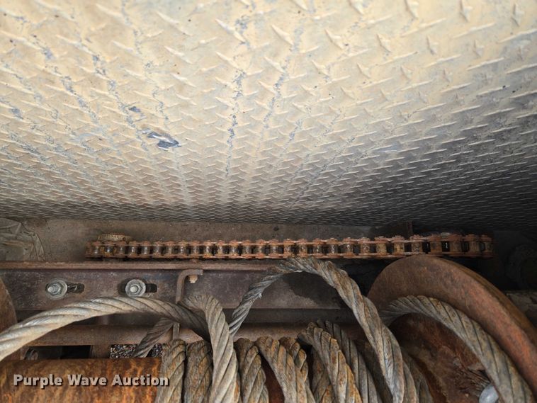 image for item ET5362 1981 Peterbilt semi truck