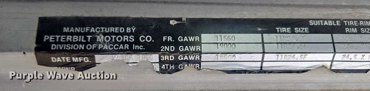 image for item ET5362 1981 Peterbilt semi truck