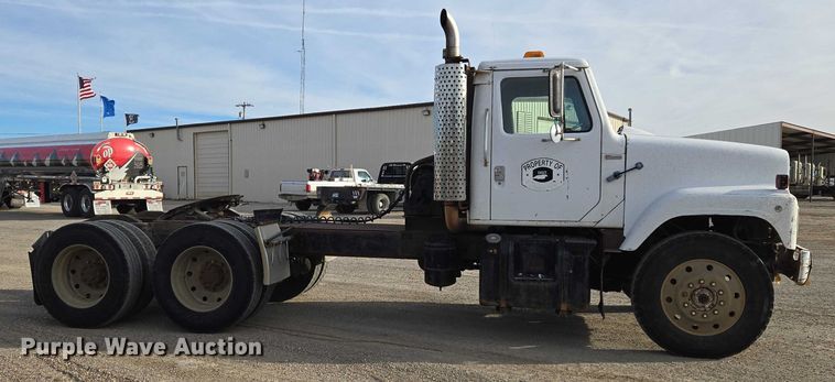 image for item ET5363 1982 International 2575 winch truck