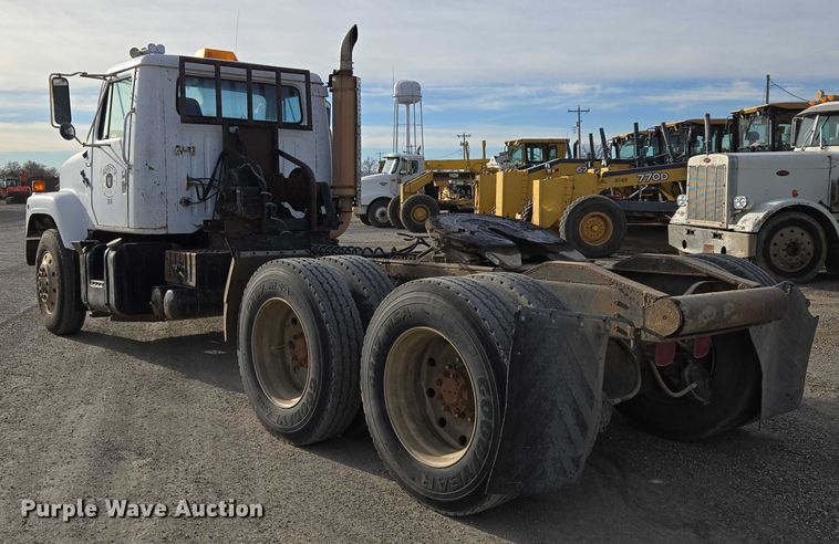 image for item ET5363 1982 International 2575 winch truck