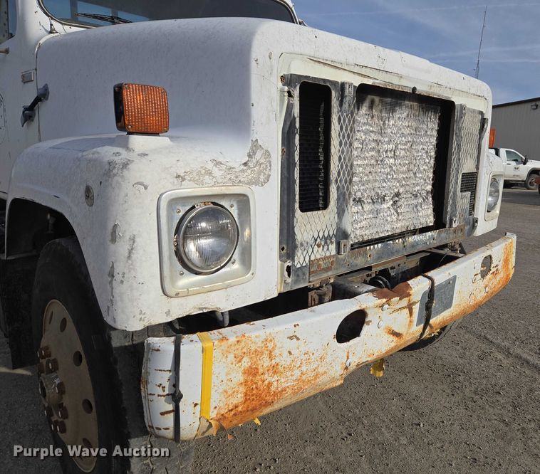 image for item ET5363 1982 International 2575 winch truck