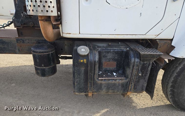 image for item ET5363 1982 International 2575 winch truck