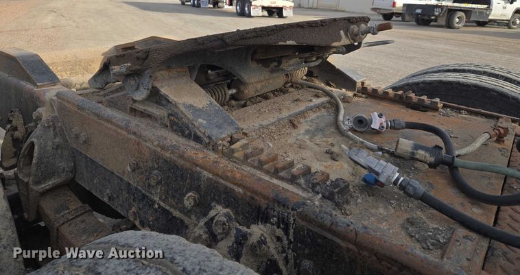 image for item ET5363 1982 International 2575 winch truck