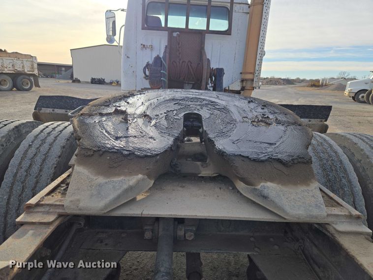 image for item ET5363 1982 International 2575 winch truck