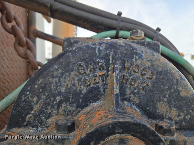 image for item ET5363 1982 International 2575 winch truck