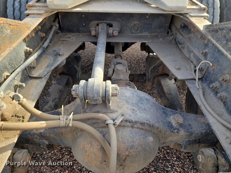 image for item ET5363 1982 International 2575 winch truck