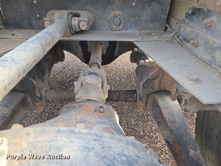 image for item ET5363 1982 International 2575 winch truck