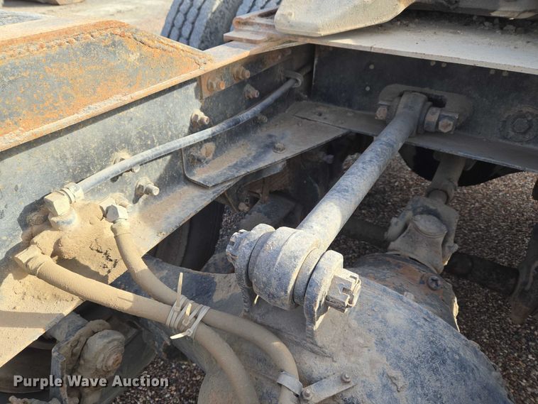 image for item ET5363 1982 International 2575 winch truck