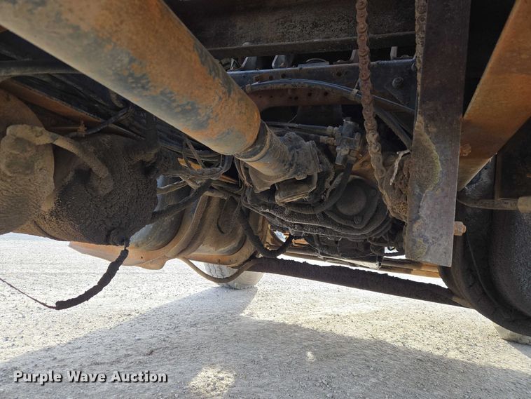 image for item ET5363 1982 International 2575 winch truck