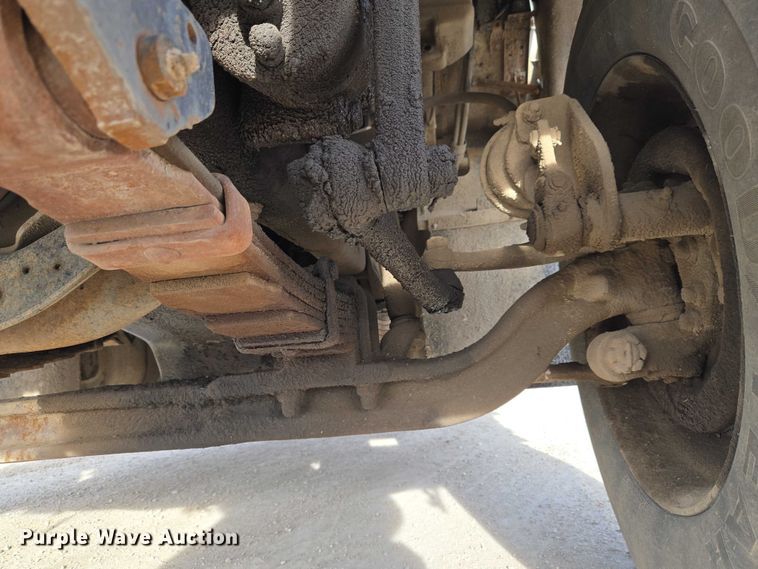 image for item ET5363 1982 International 2575 winch truck