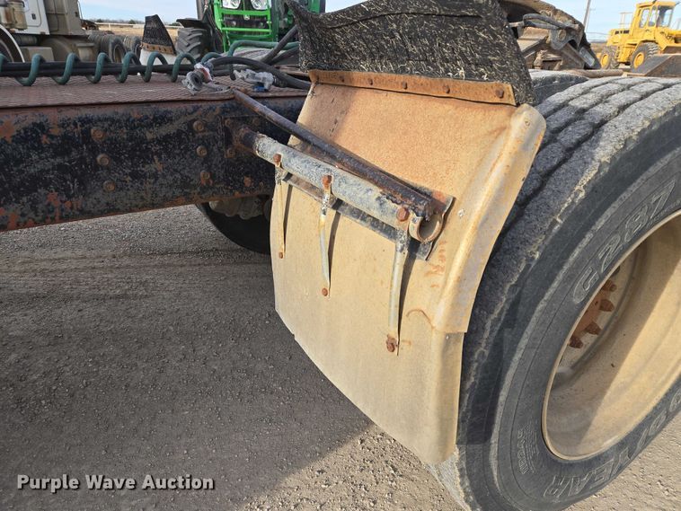 image for item ET5363 1982 International 2575 winch truck