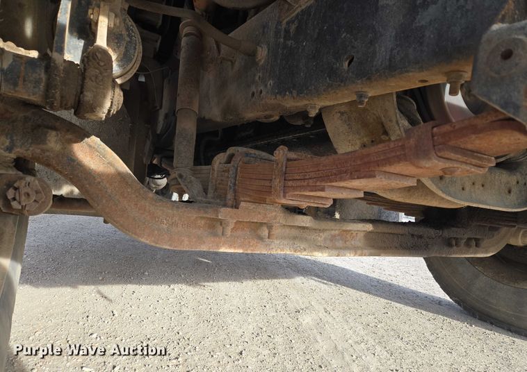 image for item ET5363 1982 International 2575 winch truck