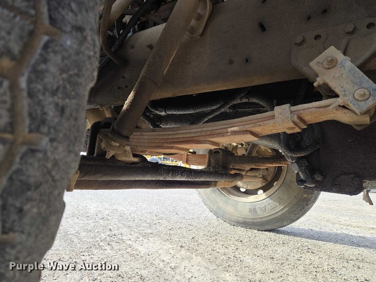 image for item ET5363 1982 International 2575 winch truck