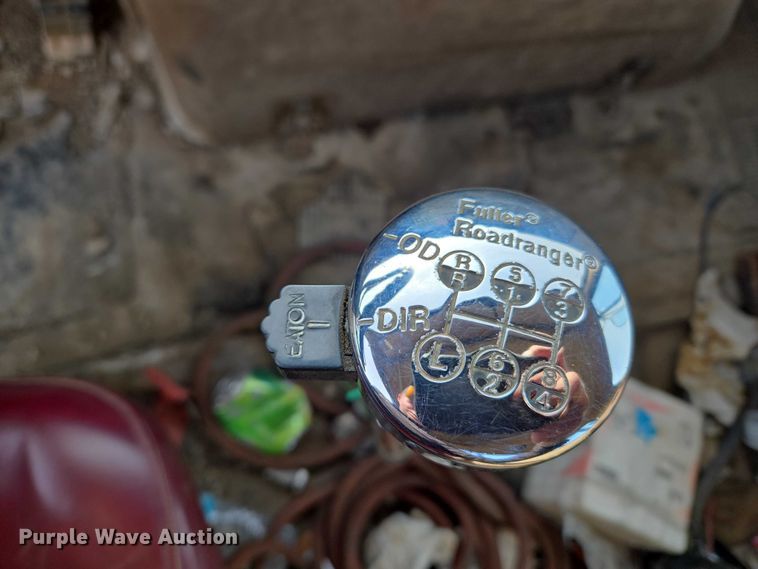 image for item ET5363 1982 International 2575 winch truck