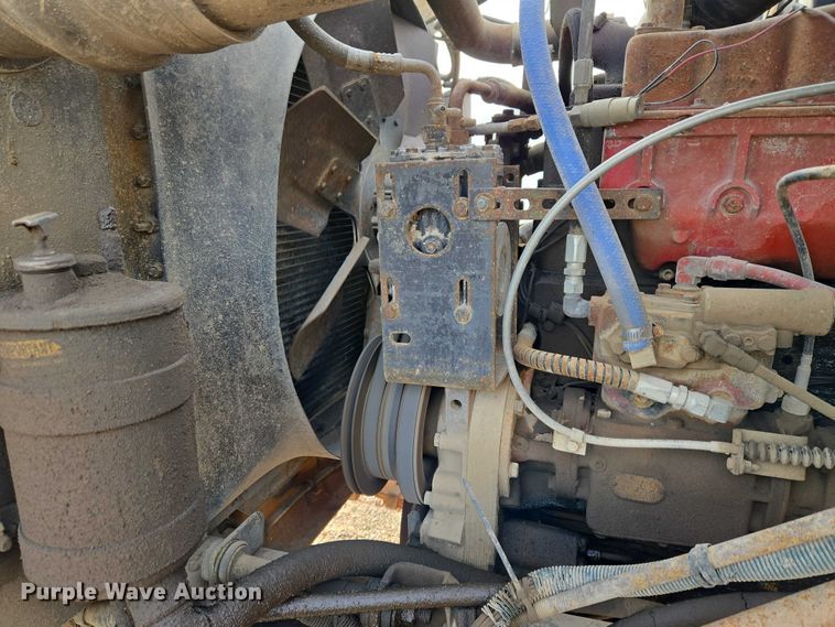 image for item ET5363 1982 International 2575 winch truck