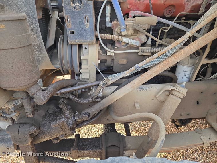 image for item ET5363 1982 International 2575 winch truck