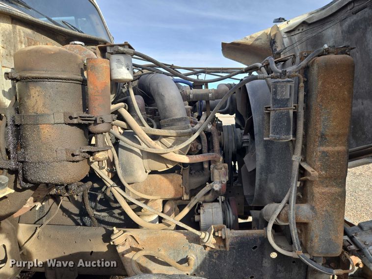 image for item ET5363 1982 International 2575 winch truck