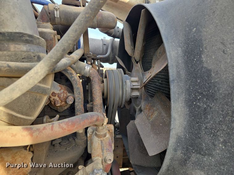 image for item ET5363 1982 International 2575 winch truck