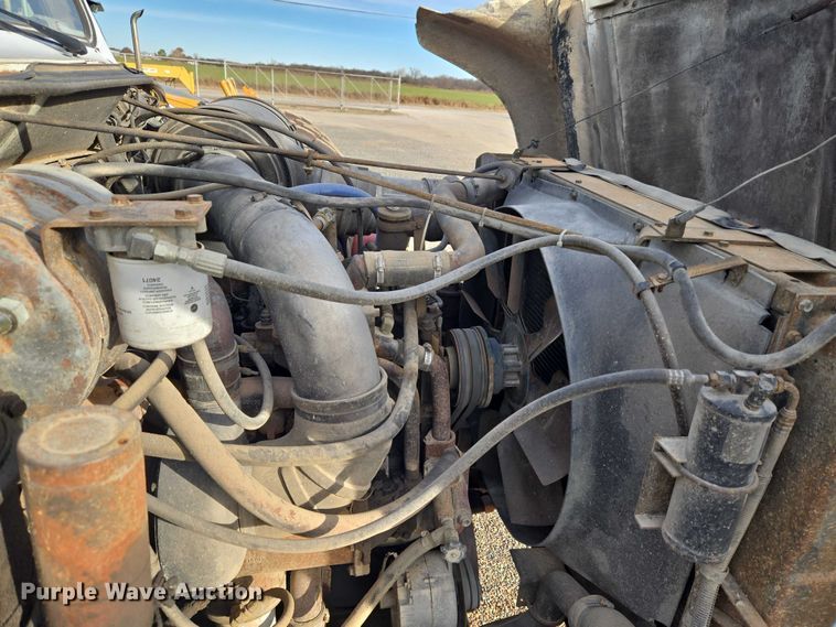 image for item ET5363 1982 International 2575 winch truck