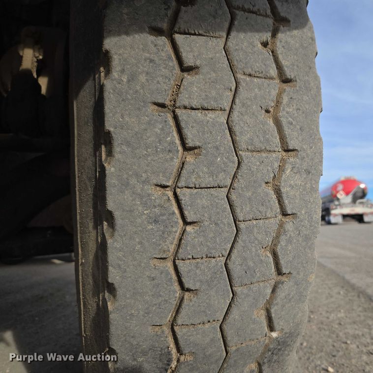 image for item ET5363 1982 International 2575 winch truck