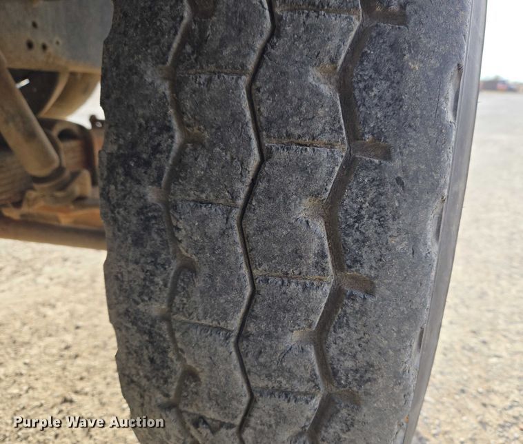 image for item ET5363 1982 International 2575 winch truck