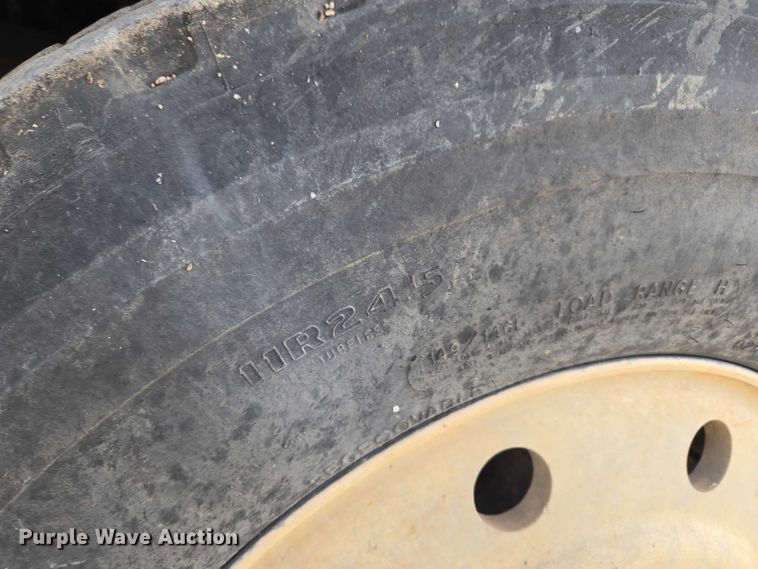 image for item ET5363 1982 International 2575 winch truck