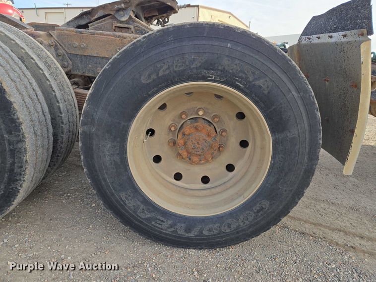 image for item ET5363 1982 International 2575 winch truck