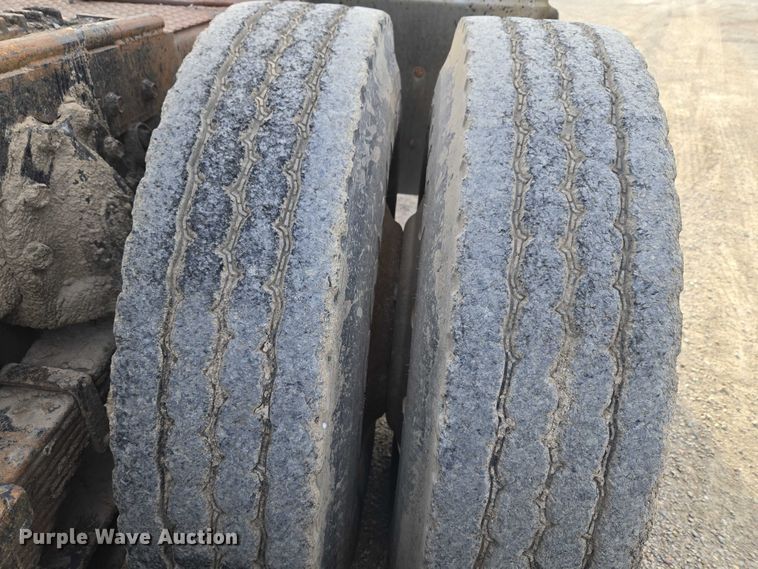 image for item ET5363 1982 International 2575 winch truck