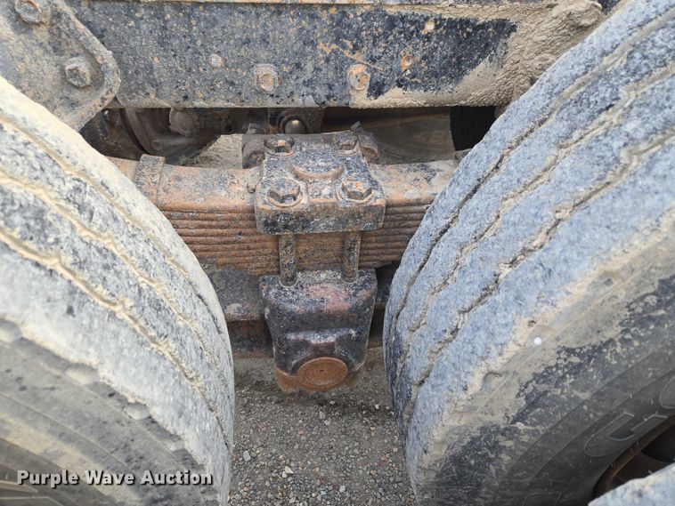 image for item ET5363 1982 International 2575 winch truck