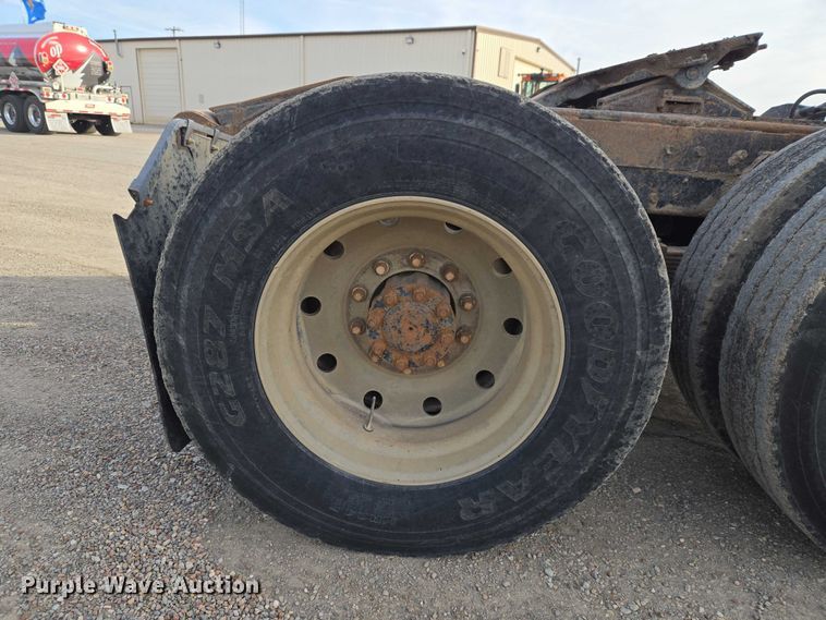 image for item ET5363 1982 International 2575 winch truck