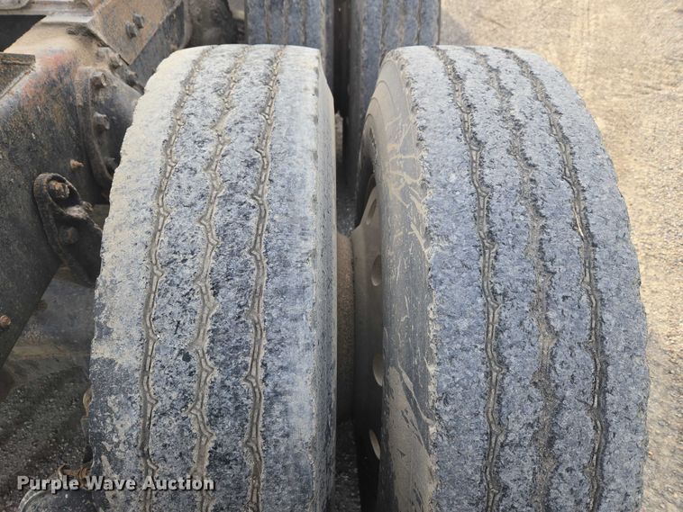 image for item ET5363 1982 International 2575 winch truck