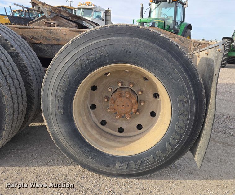 image for item ET5363 1982 International 2575 winch truck