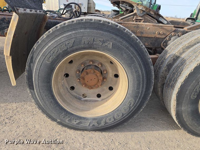 image for item ET5363 1982 International 2575 winch truck