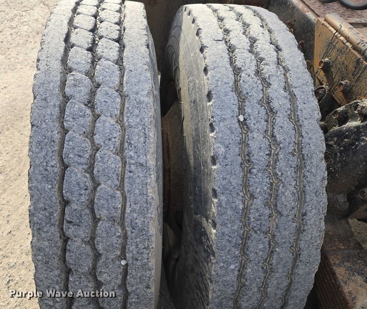 image for item ET5363 1982 International 2575 winch truck