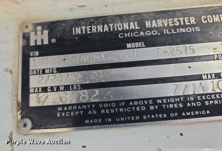 image for item ET5363 1982 International 2575 winch truck