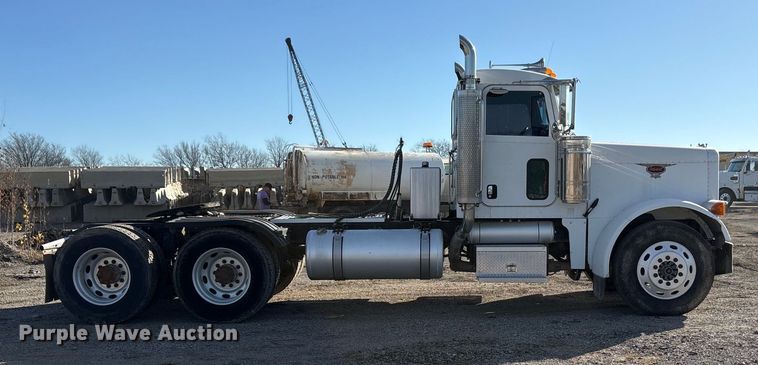 image for item ET5407 2007 Peterbilt 379 semi truck